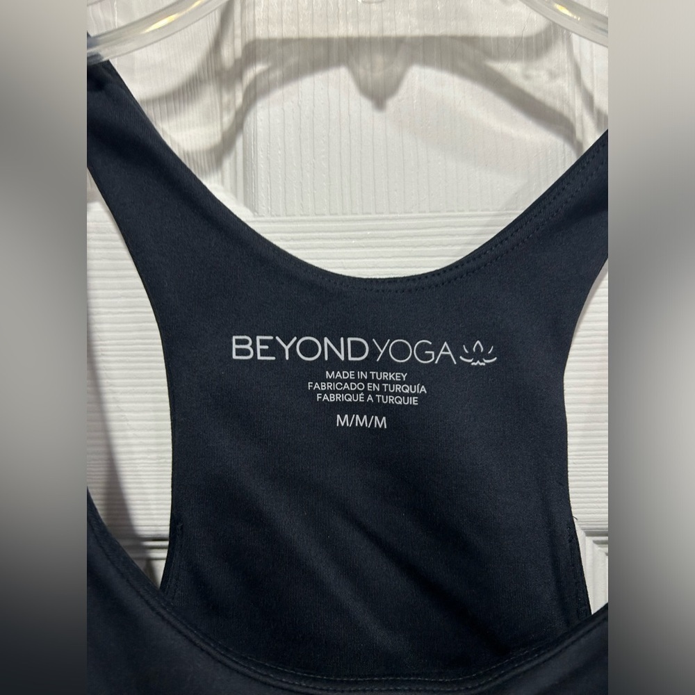 Beyond Yoga Women's Medium POWERBEYOND™ Strength Tank Black NWT Racerback - Picture 4 of 10